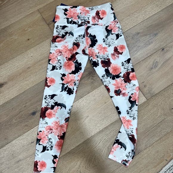 Marika Floral Leggings - Pink, Black, and White - Picture 4 of 4